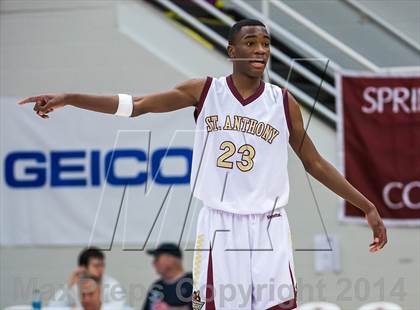 Thumbnail 2 in Paul VI vs. St. Anthony (Spalding Hoophall Classic) photogallery.