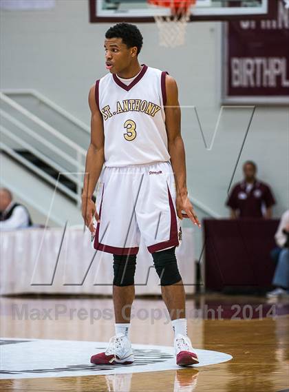 Thumbnail 1 in Paul VI vs. St. Anthony (Spalding Hoophall Classic) photogallery.