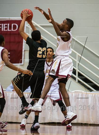 Thumbnail 2 in Paul VI vs. St. Anthony (Spalding Hoophall Classic) photogallery.