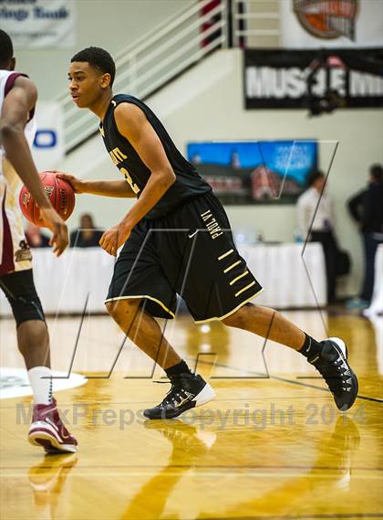 Thumbnail 1 in Paul VI vs. St. Anthony (Spalding Hoophall Classic) photogallery.