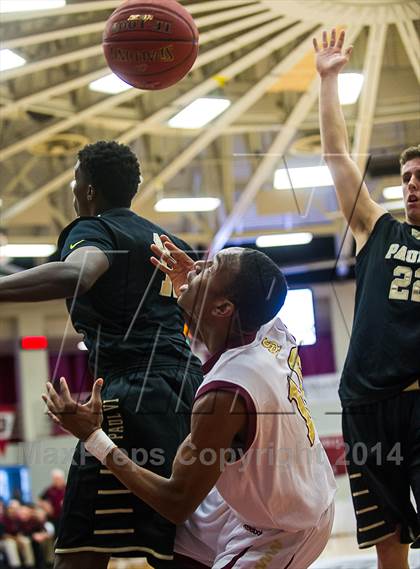 Thumbnail 1 in Paul VI vs. St. Anthony (Spalding Hoophall Classic) photogallery.