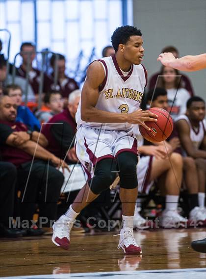 Thumbnail 2 in Paul VI vs. St. Anthony (Spalding Hoophall Classic) photogallery.