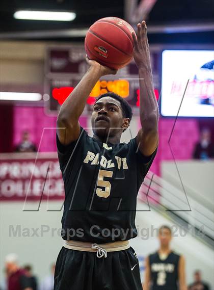 Thumbnail 2 in Paul VI vs. St. Anthony (Spalding Hoophall Classic) photogallery.