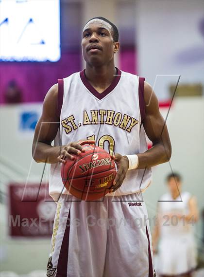 Thumbnail 2 in Paul VI vs. St. Anthony (Spalding Hoophall Classic) photogallery.