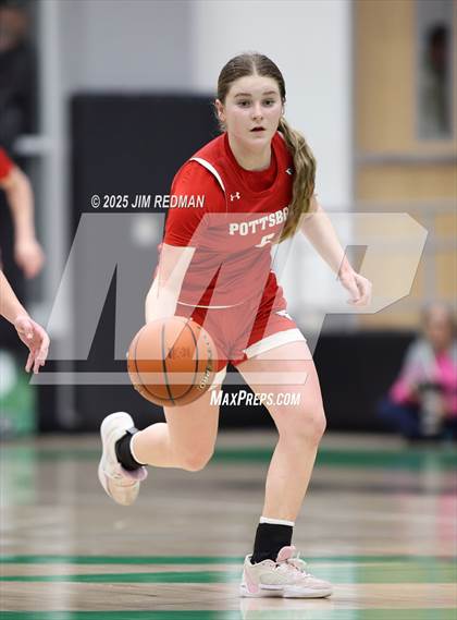 Thumbnail 2 in Pottsboro vs. Winnsboro (UIL 3A D1 Bi-District Basketball Playoff) photogallery.