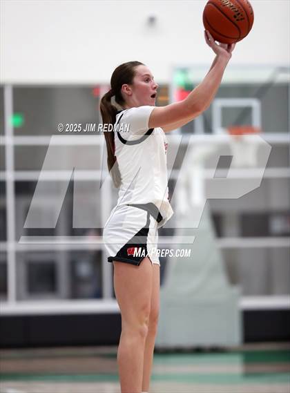 Thumbnail 2 in Pottsboro vs. Winnsboro (UIL 3A D1 Bi-District Basketball Playoff) photogallery.