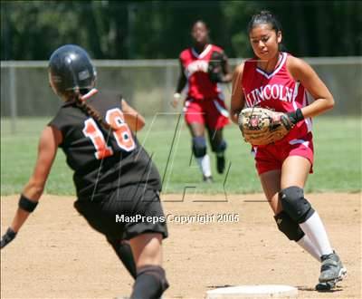Thumbnail 2 in Lincoln-Stockton vs Vacaville (Sec. Playoff) photogallery.