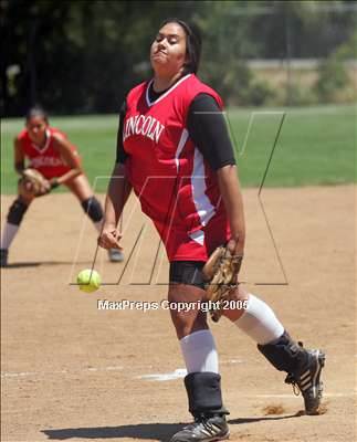 Thumbnail 3 in Lincoln-Stockton vs Vacaville (Sec. Playoff) photogallery.