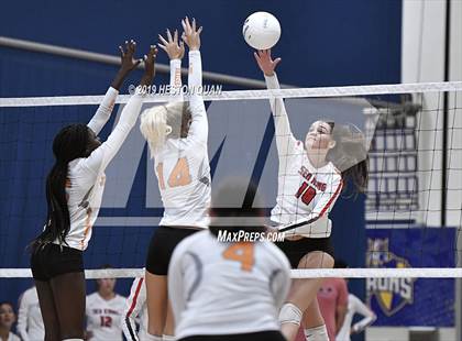 Thumbnail 1 in Saint Joseph vs. Palos Verdes (Dave Mohs Classic) photogallery.