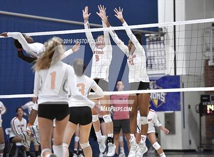 Thumbnail 2 in Saint Joseph vs. Palos Verdes (Dave Mohs Classic) photogallery.