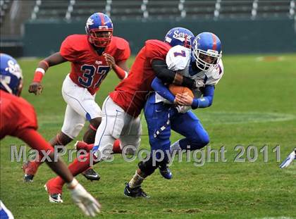 Thumbnail 1 in Serra vs. Folsom (CIF State D2 Final) photogallery.