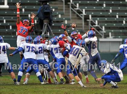 Thumbnail 2 in Serra vs. Folsom (CIF State D2 Final) photogallery.