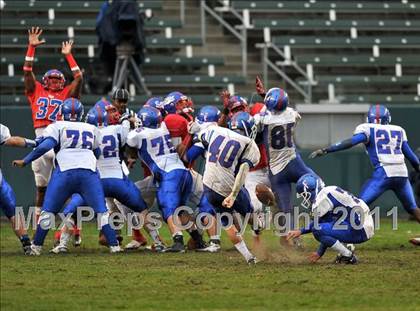 Thumbnail 1 in Serra vs. Folsom (CIF State D2 Final) photogallery.