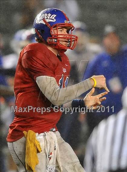 Thumbnail 1 in Serra vs. Folsom (CIF State D2 Final) photogallery.