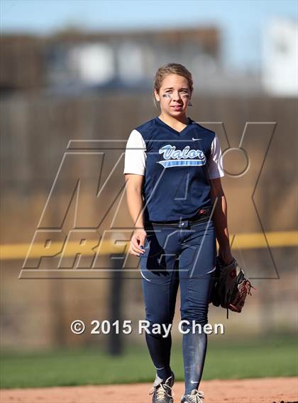 Thumbnail 2 in Valor Christian vs. Frederick (CHSAA 4A Quarterfinal) photogallery.