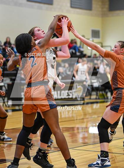 Thumbnail 2 in Giddings vs Caldwell photogallery.