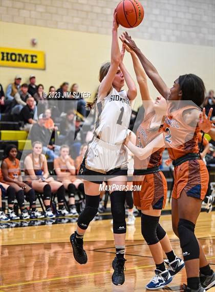 Thumbnail 3 in Giddings vs Caldwell photogallery.