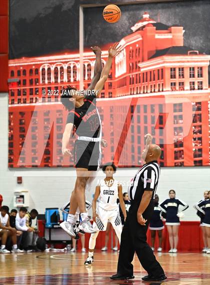 Thumbnail 1 in Las Vegas vs. Spring Valley (NIAA State 4A Semi-Final) photogallery.