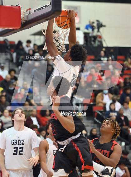 Thumbnail 2 in Las Vegas vs. Spring Valley (NIAA State 4A Semi-Final) photogallery.