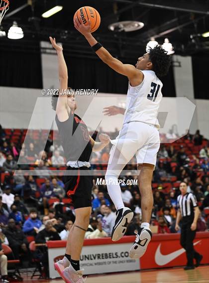 Thumbnail 2 in Las Vegas vs. Spring Valley (NIAA State 4A Semi-Final) photogallery.