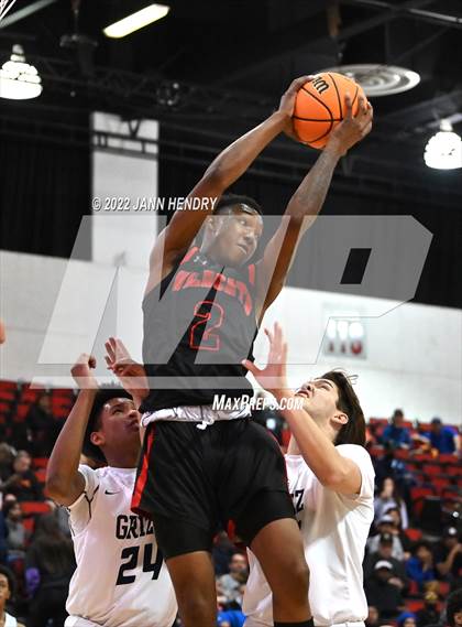 Thumbnail 1 in Las Vegas vs. Spring Valley (NIAA State 4A Semi-Final) photogallery.