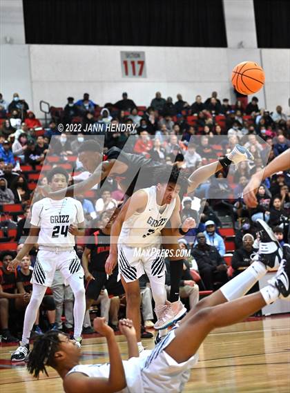 Thumbnail 1 in Las Vegas vs. Spring Valley (NIAA State 4A Semi-Final) photogallery.