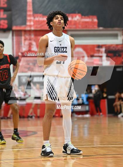 Thumbnail 2 in Las Vegas vs. Spring Valley (NIAA State 4A Semi-Final) photogallery.