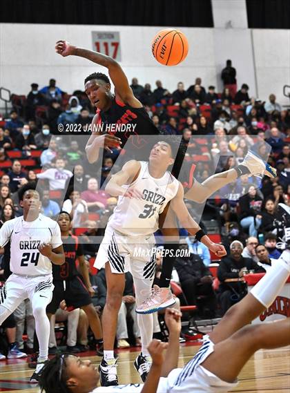 Thumbnail 1 in Las Vegas vs. Spring Valley (NIAA State 4A Semi-Final) photogallery.