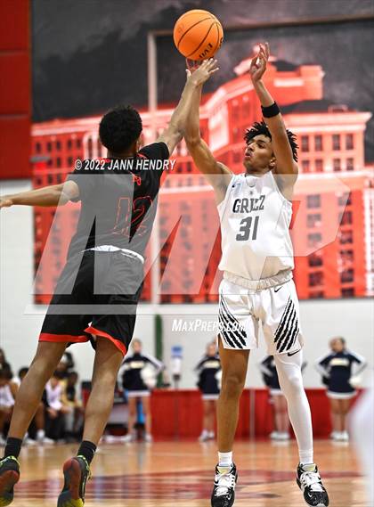 Thumbnail 3 in Las Vegas vs. Spring Valley (NIAA State 4A Semi-Final) photogallery.