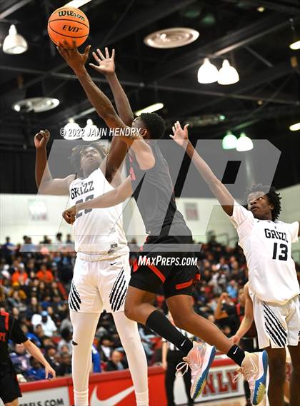Thumbnail 3 in Las Vegas vs. Spring Valley (NIAA State 4A Semi-Final) photogallery.