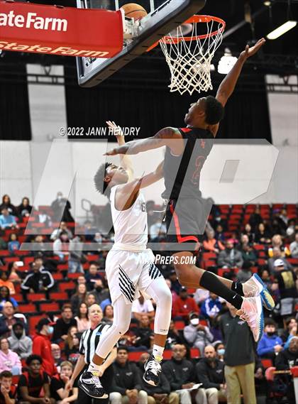 Thumbnail 1 in Las Vegas vs. Spring Valley (NIAA State 4A Semi-Final) photogallery.