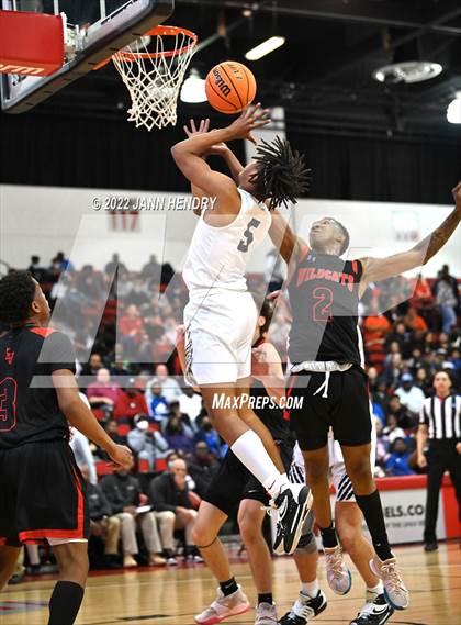 Thumbnail 2 in Las Vegas vs. Spring Valley (NIAA State 4A Semi-Final) photogallery.