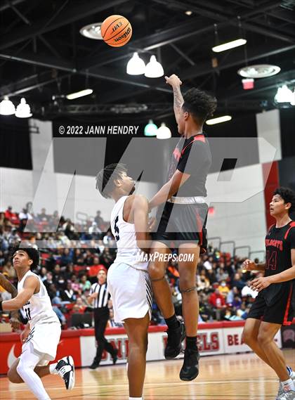 Thumbnail 3 in Las Vegas vs. Spring Valley (NIAA State 4A Semi-Final) photogallery.
