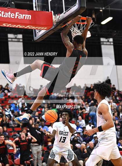 Thumbnail 2 in Las Vegas vs. Spring Valley (NIAA State 4A Semi-Final) photogallery.