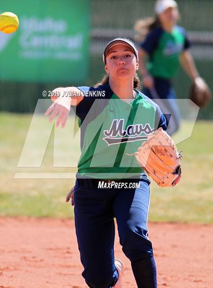 Thumbnail 1 in Mountain View vs Hillcrest (Win The Pitch Tournament) photogallery.