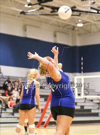 Thumbnail 3 in North Lincoln vs Central Davidson (NCHSAA Playoff Round 2) photogallery.