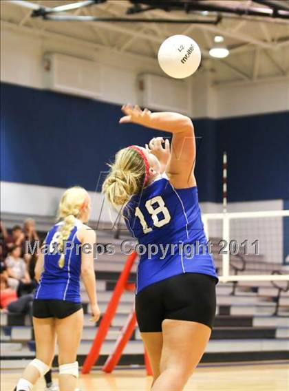 Thumbnail 1 in North Lincoln vs Central Davidson (NCHSAA Playoff Round 2) photogallery.