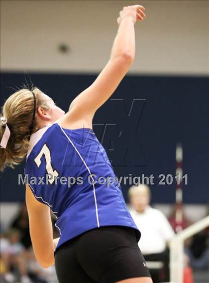 Thumbnail 3 in North Lincoln vs Central Davidson (NCHSAA Playoff Round 2) photogallery.