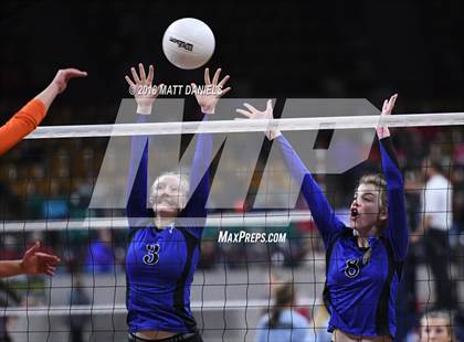 Thumbnail 1 in Lyons vs. Vail Mountain (CHSAA 2A Playoff) photogallery.