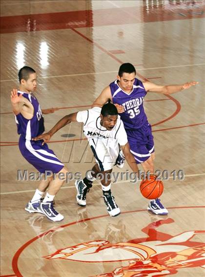 Thumbnail 1 in Cathedral vs. Mayfair (MaxPreps Holiday Classic) photogallery.