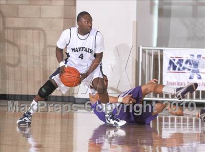 Thumbnail 1 in Cathedral vs. Mayfair (MaxPreps Holiday Classic) photogallery.