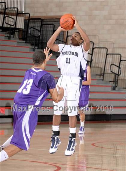 Thumbnail 2 in Cathedral vs. Mayfair (MaxPreps Holiday Classic) photogallery.
