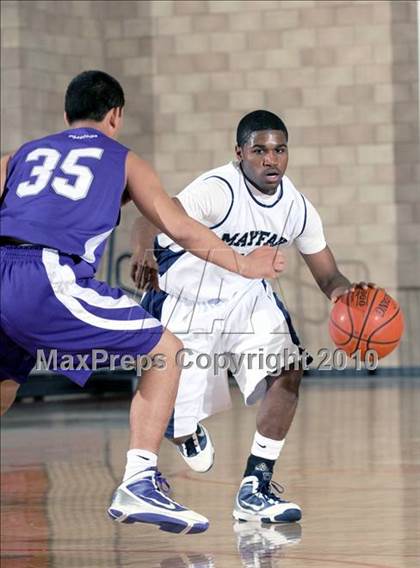 Thumbnail 1 in Cathedral vs. Mayfair (MaxPreps Holiday Classic) photogallery.