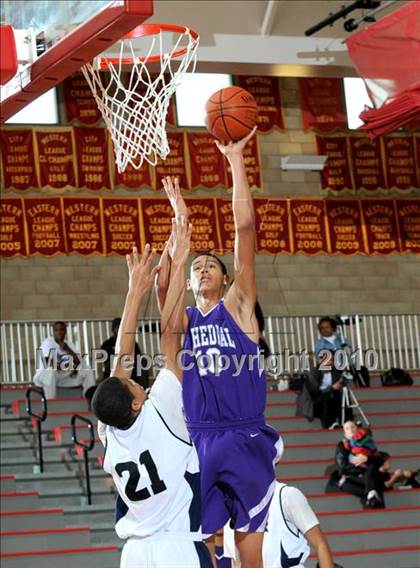 Thumbnail 3 in Cathedral vs. Mayfair (MaxPreps Holiday Classic) photogallery.
