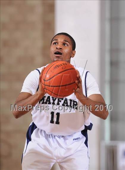 Thumbnail 3 in Cathedral vs. Mayfair (MaxPreps Holiday Classic) photogallery.