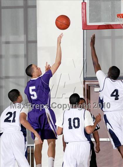 Thumbnail 1 in Cathedral vs. Mayfair (MaxPreps Holiday Classic) photogallery.