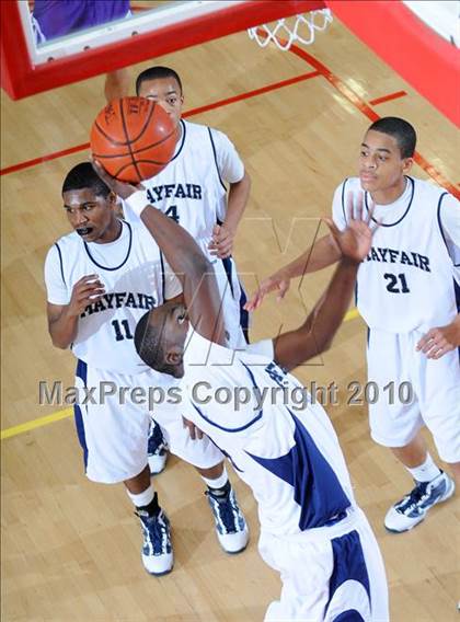 Thumbnail 2 in Cathedral vs. Mayfair (MaxPreps Holiday Classic) photogallery.