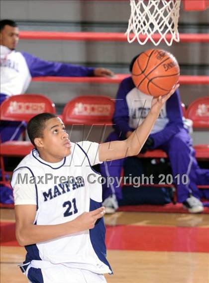 Thumbnail 1 in Cathedral vs. Mayfair (MaxPreps Holiday Classic) photogallery.
