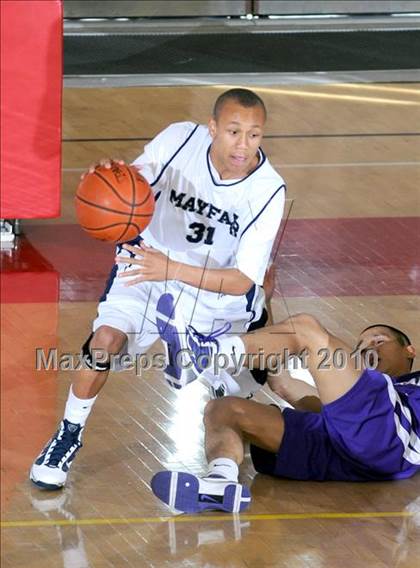 Thumbnail 1 in Cathedral vs. Mayfair (MaxPreps Holiday Classic) photogallery.