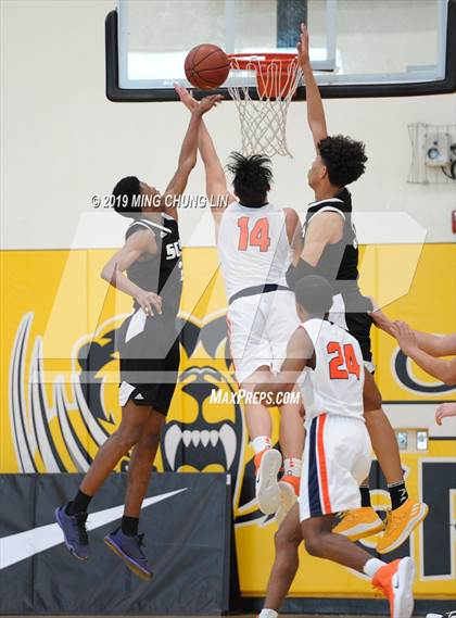 Thumbnail 2 in Santa Clarita Christian vs. Rolling Hills Prep (CIF SS D3AA Final) photogallery.